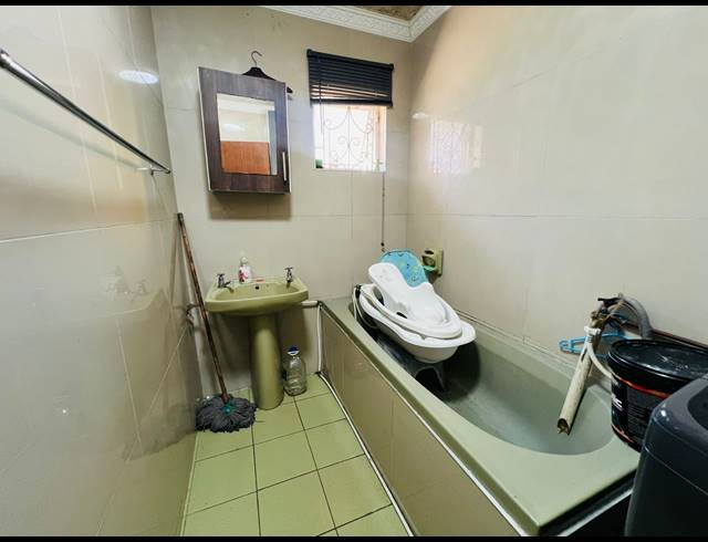 3 BEDROOM FREEHOLD FOR SALE IN NEWLANDS WEST